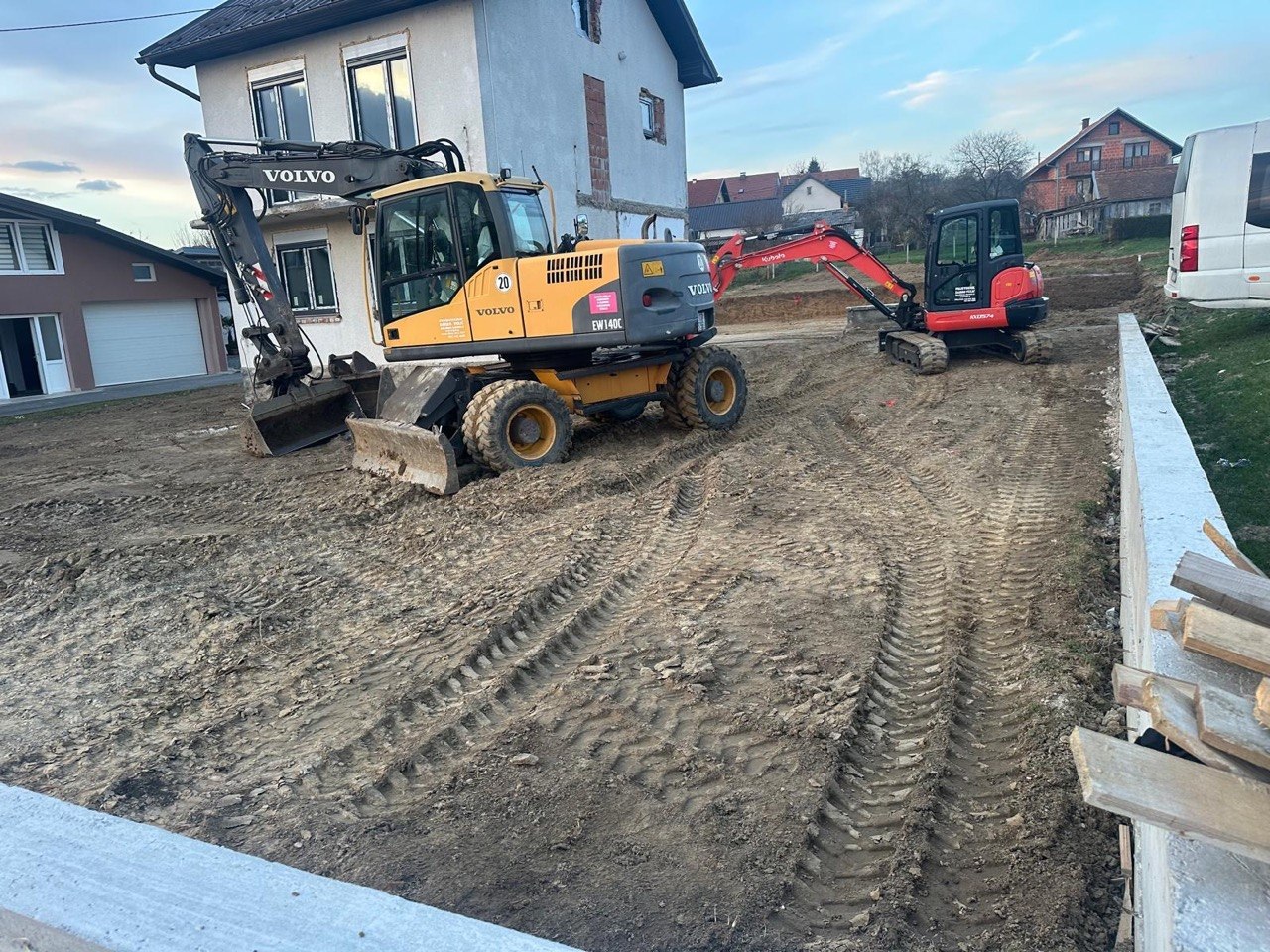 Bageri na iskopu gradilišta